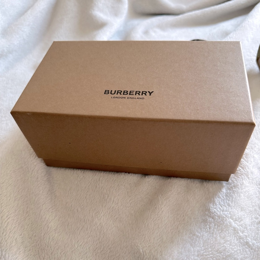 Burberry Sunglasess